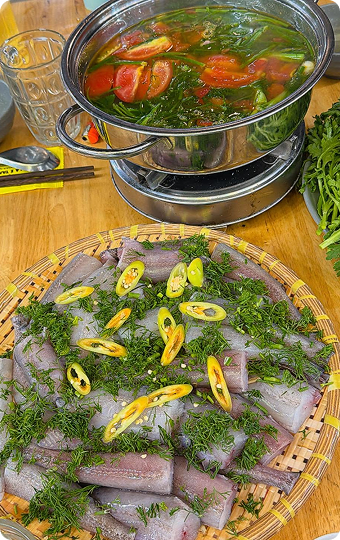 Thương hiệu Lẩu Gà Lá É Tam Long