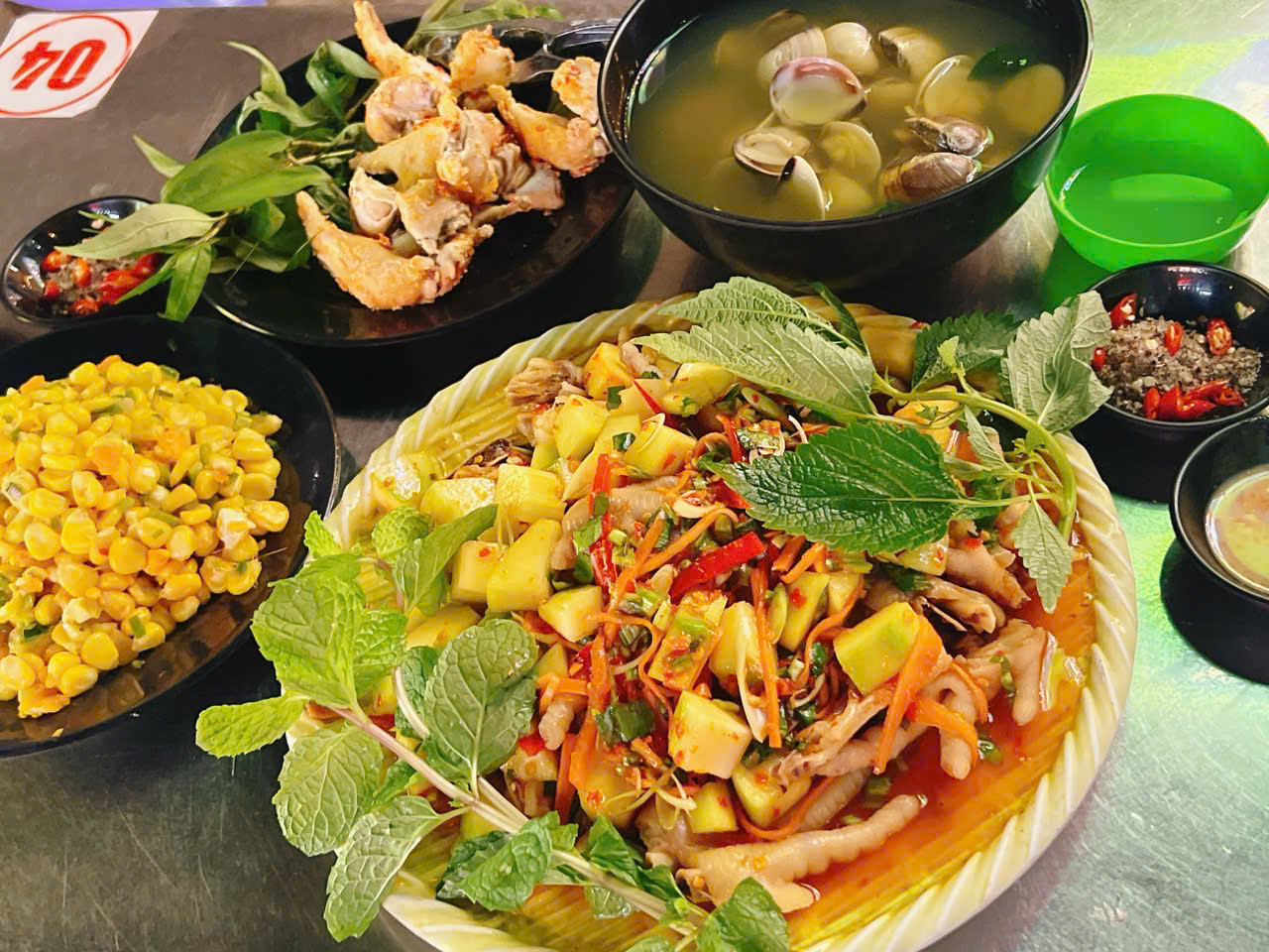 Ốc Bắp 24H quán bán xuyên tết